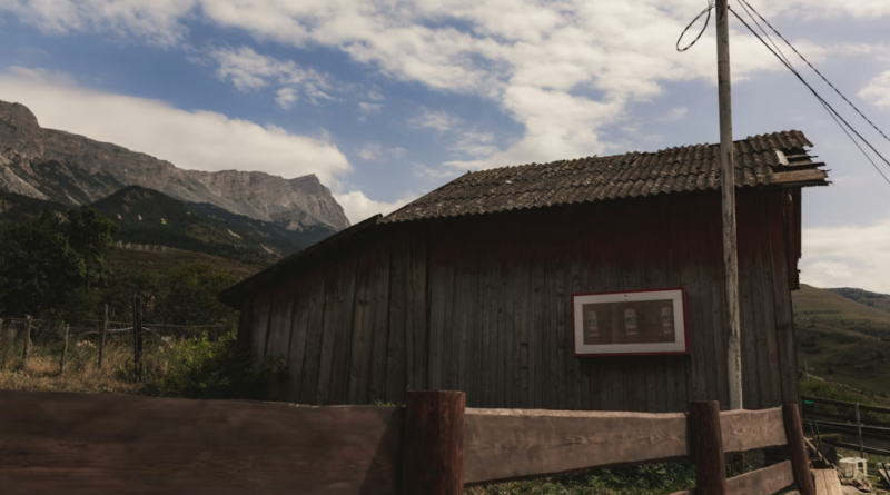 How Do Pole Barn House Plans Compare to Traditional Home Blueprints