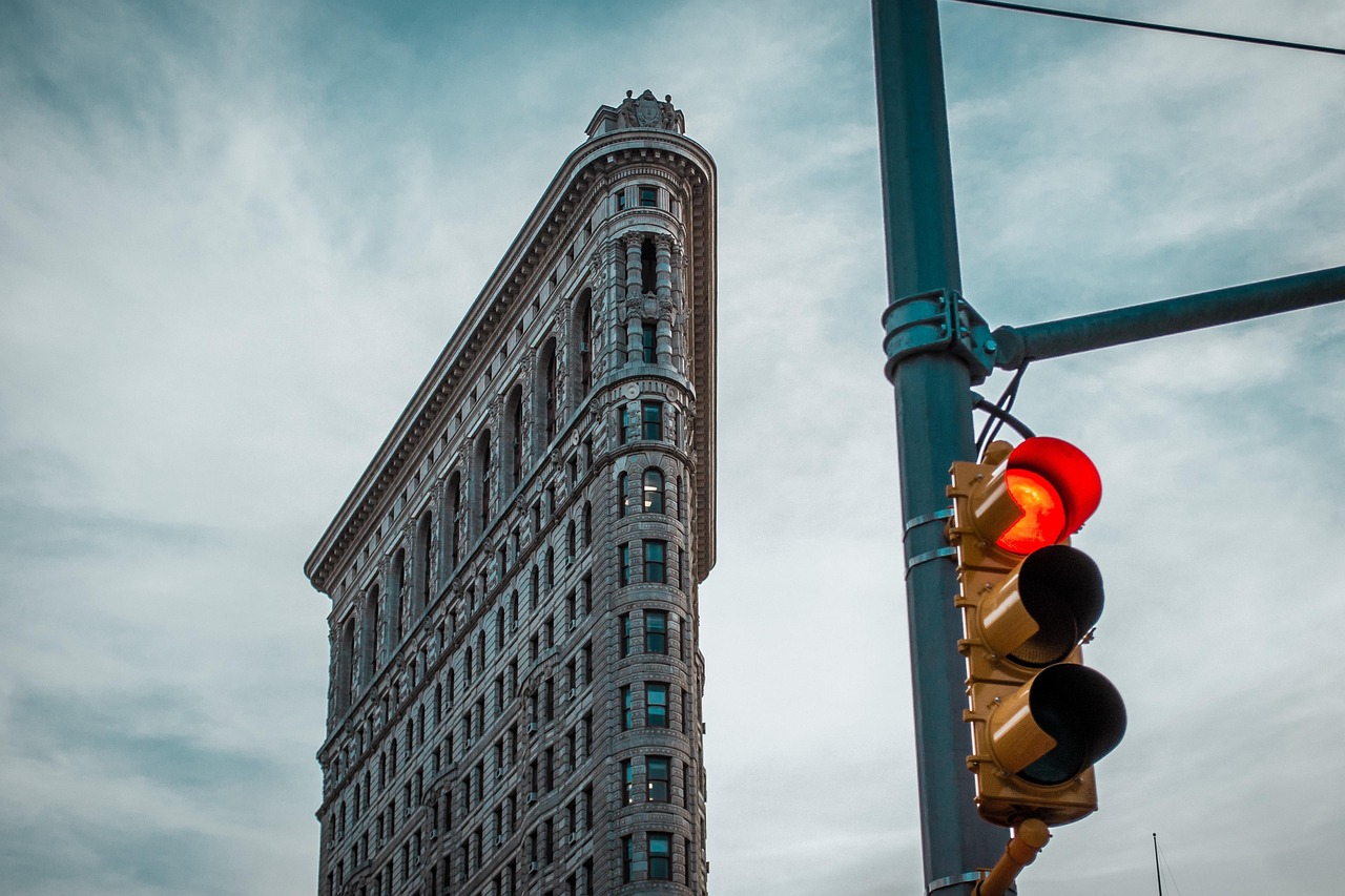 flatiron, flatiron building, new york, nyc, manhattan, city, architecture, building, landmark, usa, buildings, travel, america, nature, sky, downtown, ny, famous, historic, urban, traffic light
