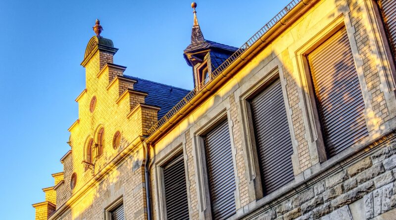 facade, housewall, wall, evening sun, sun, shining, seem to be, illuminated, dusk, heaven, blue, hdr, high dynamic range, contrast, nature, architecture, building, old, house, window, masonry, stone, historical