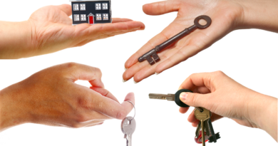 hands, fingers, palm, the keys, house, wrist, the layout of the house, keychain, house, keychain, keychain, keychain, keychain, keychain