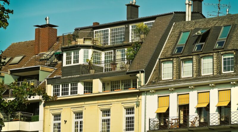 architecture, reside, facade, house, building, window, property, outlook, balcony, city, modern, dusseldorf, downtown, urban, living room, nature, house facade, scene, residential house, big city, clouds, houses, heaven, roof, antenna, terrace, lattice windows, chimney, housetop
